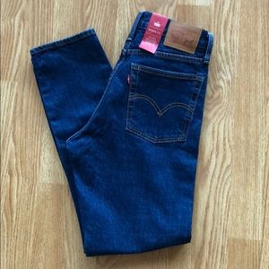 Levi’s Wedgie Jeans in Something Cheeky